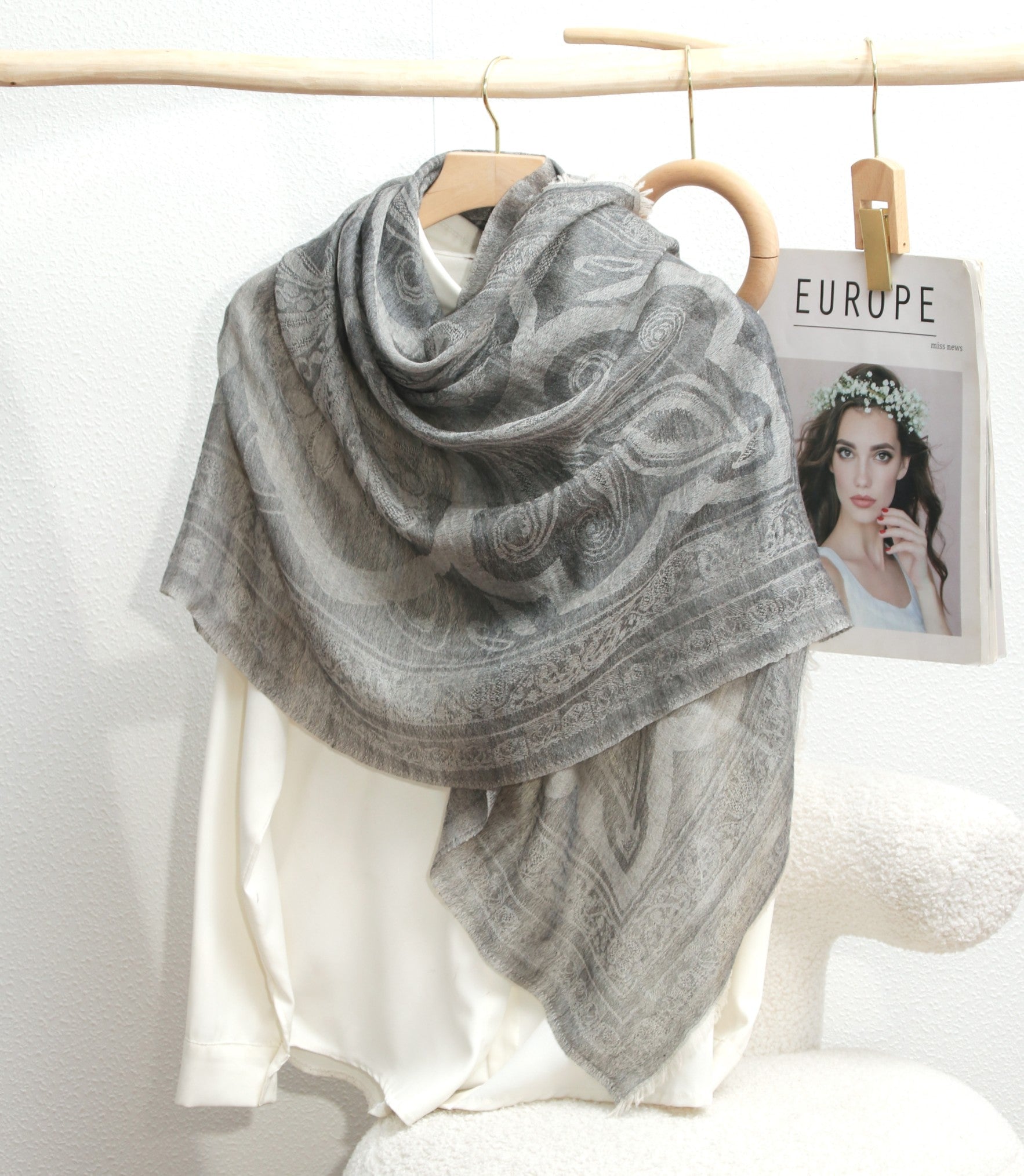100% cashmere grey scarf